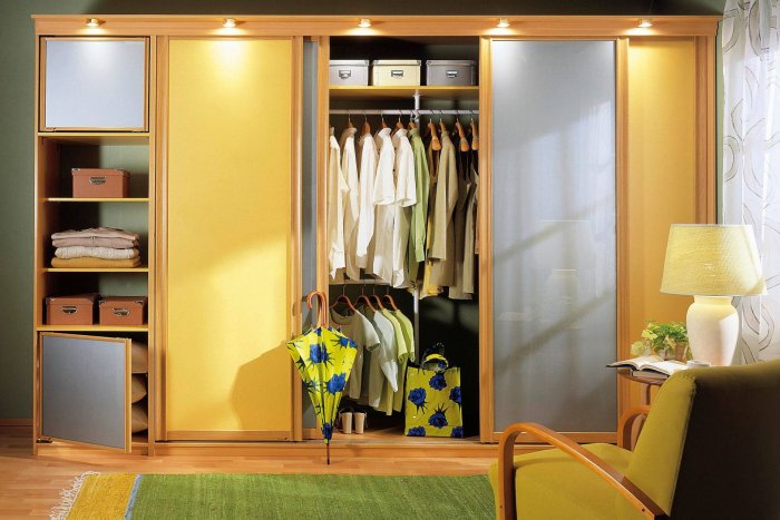 14 Rodinný dům - Belgie - Vestavěná skříň se skly Lacobel Grey Metal.jpg