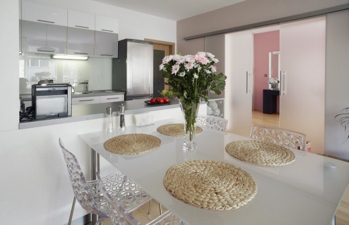 04 Skleněné stoly.jpg